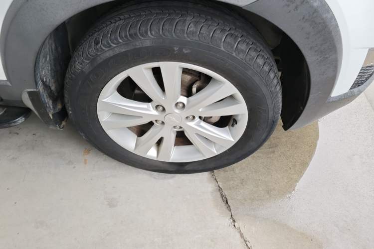 Used Chevrolet Captiva 2014 2.4L 4x4 Flagship Edition 7 Seats Right Front Wheel Hub