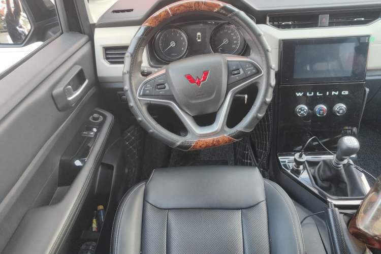 Used Wuling Zhengcheng 2021 1.5T Manual Luxury Version Steering Wheel