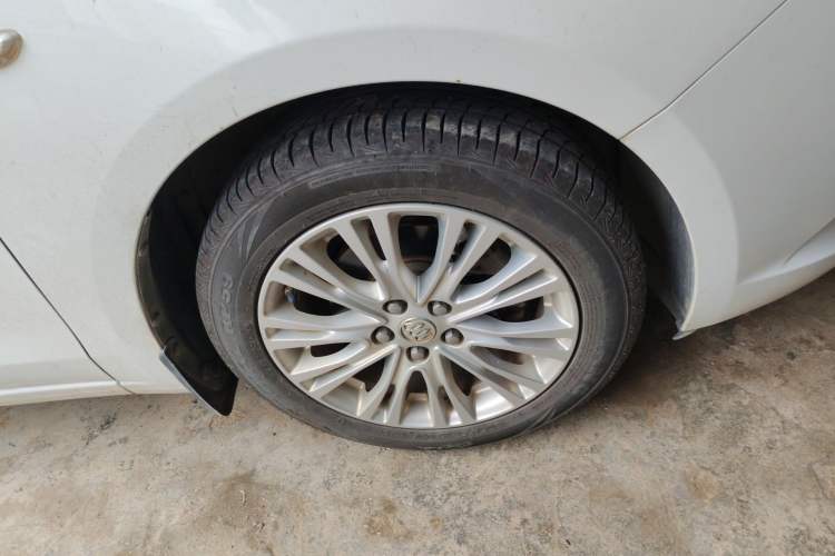 Used Buick GT 2015 15N Automatic Elite Version Right Front Wheel Hub