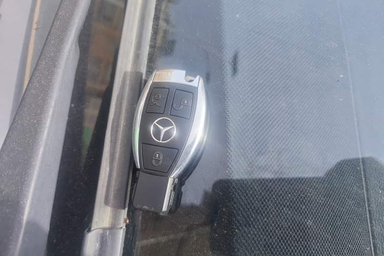 Used Mercedes-Benz E-Class 2010 E 300 L Fashion Model