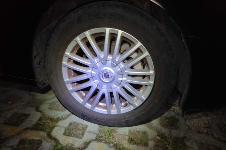 Used Cadillac SLS Seville 2011 2.0T Elite Edition Right Front Wheel Hub