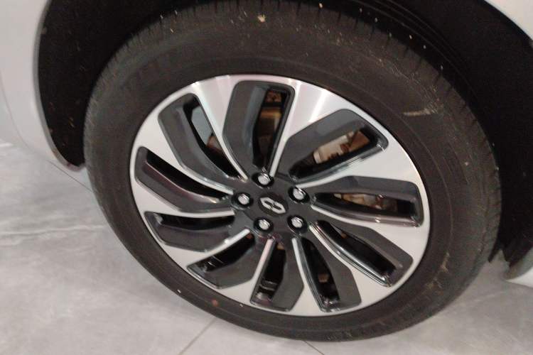 Used Hima AITO M7 2024 1.5T Rear-Drive Plus Version 6 Seats Exterior 5