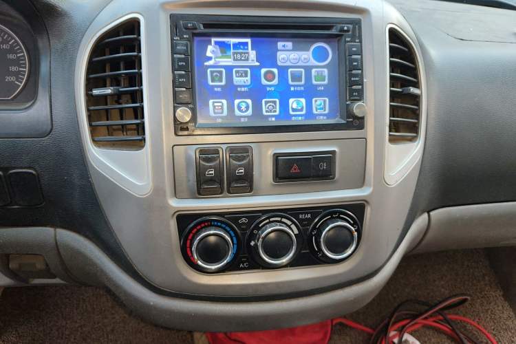 Used FORTHING Lingzhi 2014 M3 1.6L 7-Seater Comfort Model Audio And AC Panel