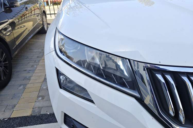 Used Skoda Kodiaq 2018 Facelifted TSI330 5-Seater Two-Wheel-Drive Comfort Edition Right Front Headlight