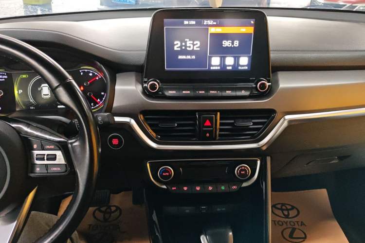 Used Kia Sportage R 2019 2.0L Automatic Smart Luxury Edition Audio And AC Panel