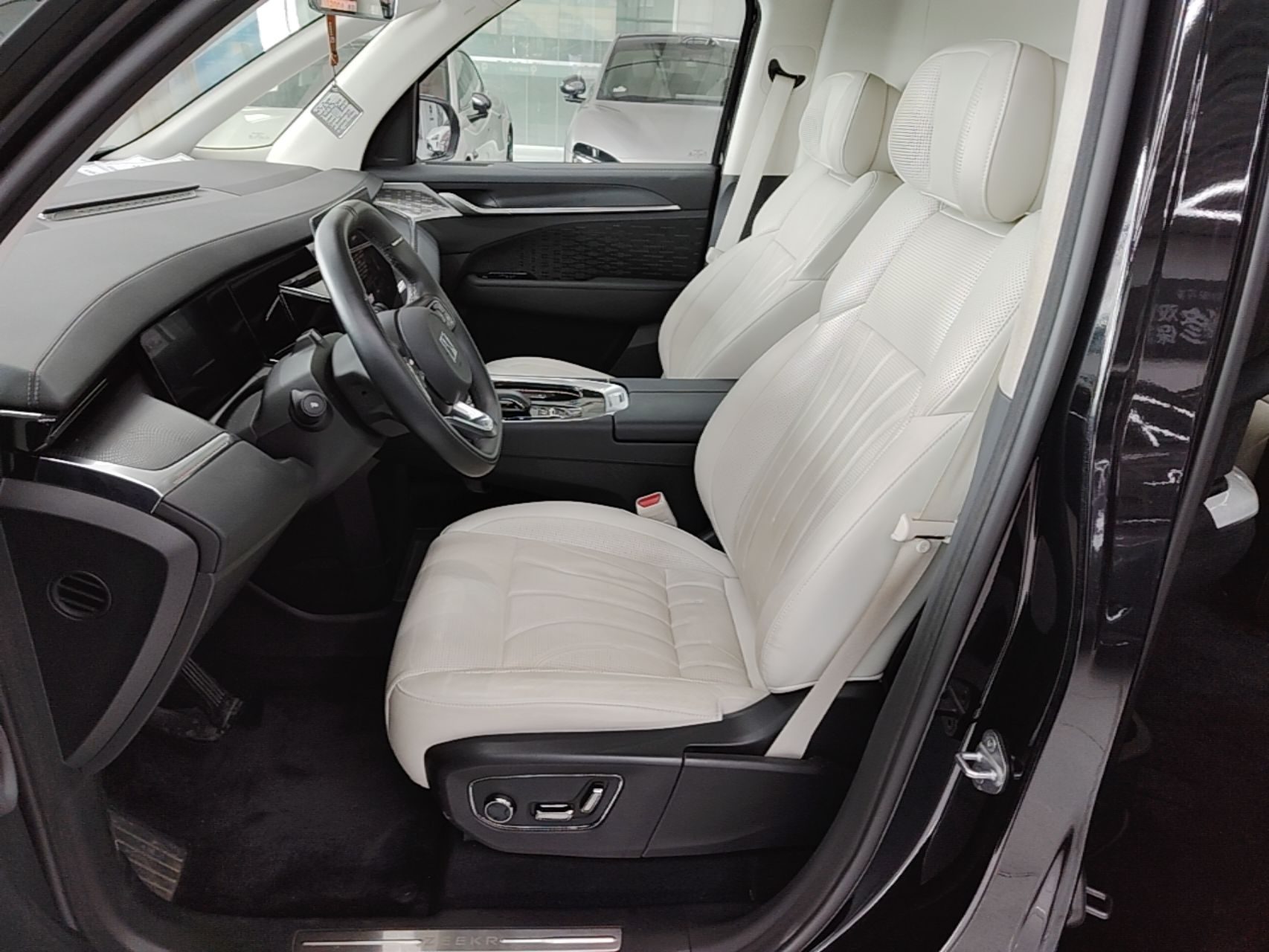 Zeekr 009 2024 GAC Trumpchi — снимка 17