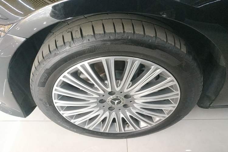 Used Mercedes-Benz E-Class 2022 Updated E 300 L Stylish Edition Left Front Wheel Hub