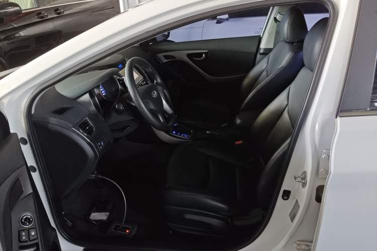 Used Hyundai Elantra (5th Generation / Langdong) 2016 1.6L Automatic Smart Version Driver Seat