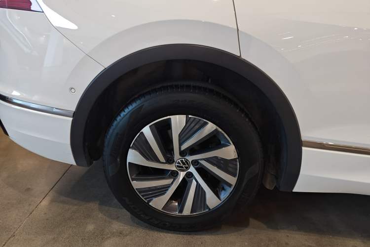 Used Volkswagen Tiguan L New Energy 2022 430 PHEV Plug-in Hybrid Flagship Edition Right Rear Wheel Hub