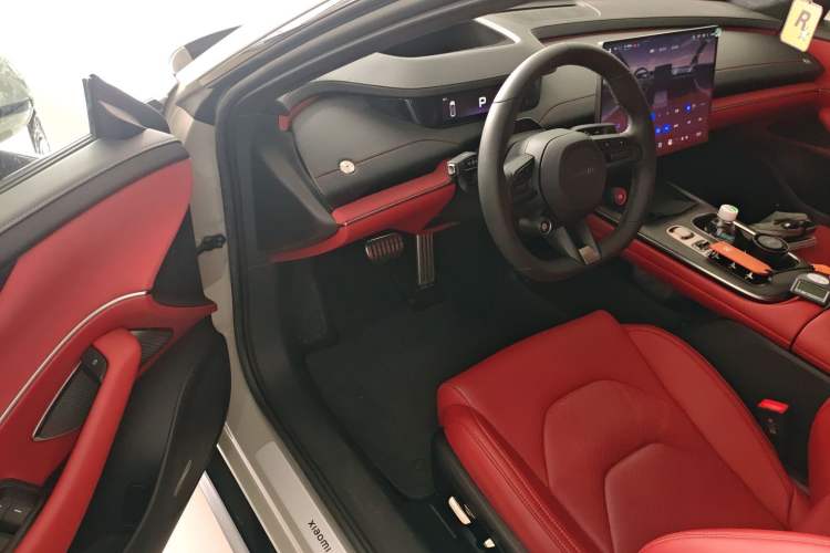 Used Xiaomi Auto SU7 2024 Four-Wheel Drive Ultra-Long Range Advanced Intelligent Driving Max Edition
