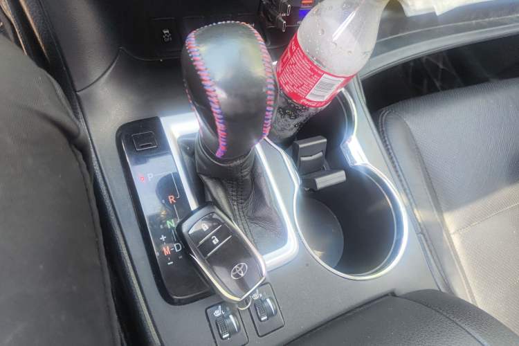 Used Toyota Highlander 2017 2.0T Four-Wheel Drive Luxury Edition 7 Seats