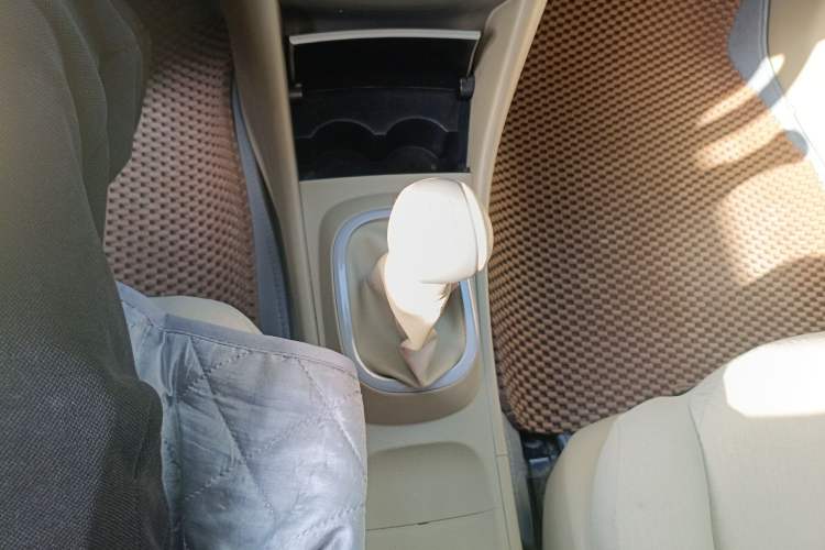 Used Nissan Sylphy 2012 Classic 1.6XE Manual Comfort Edition Gear Lever