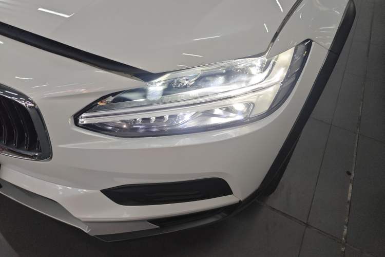 Used Volvo V90 2023 Cross Country B5 AWD Smart Range Edition
