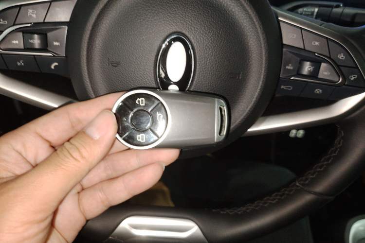 Used ORA Good Cat 2021 400km Standard Range Athena Edition Lithium Iron Phosphate Vehicle Key