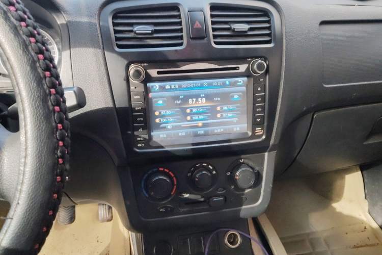 Used Dongfeng Fengon 330 2014 1.5L Manual Utility Version DK15 Audio And AC Panel