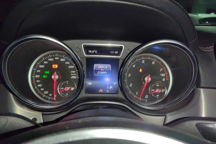 Used Mercedes-Benz GLE Coupe 2017 GLE 400 4MATIC Coupe SUV Instrument Cluster