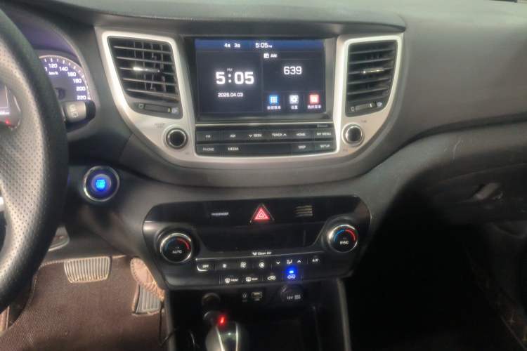Used Hyundai Tucson 2015 1.6T Dual-Clutch Two-Wheel-Drive Smart Model Audio And AC Panel