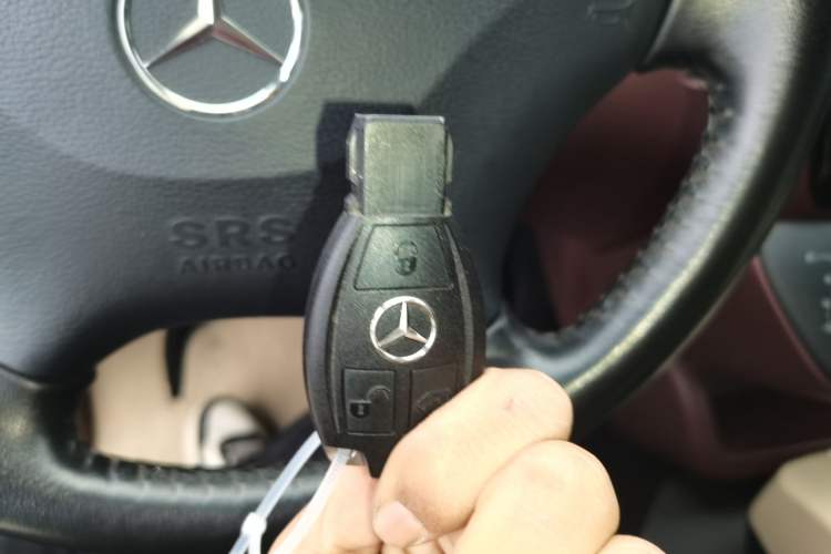 Used Mercedes-Benz Vito 2016 2.0T Elite Edition Vehicle Key