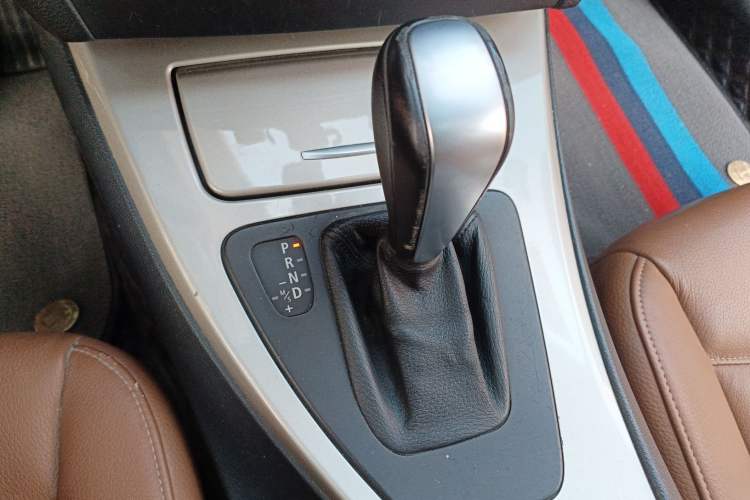 Used BMW 3 Series 2010 320i Luxury Model
