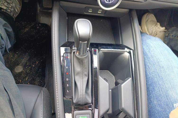 Used Honda Accord 2025 260TURBO Luxury Edition Gear Lever