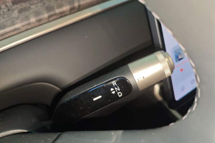 Used ONVO Luxeed L90 2025 Model—Max Six-Seater Version Gear Lever