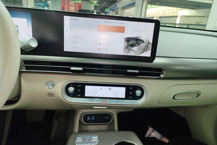 Used Genesis GV60 2023 Single-Motor Rear-Drive Luxury Edition Audio And AC Panel