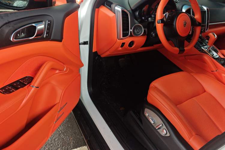 Used Porsche Cayenne 2011 3.6L automatic transmission U.S. specification Driver Seat