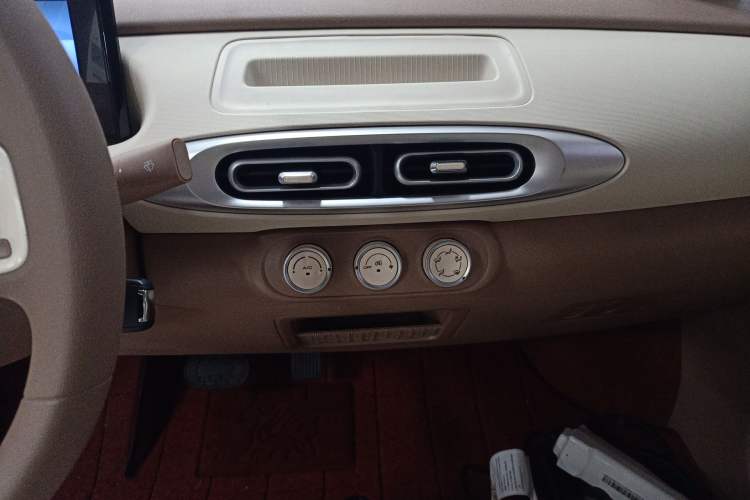 Used Wuling Hongguang MINIEV 2025 Four-Door Version Advanced Edition Audio And AC Panel