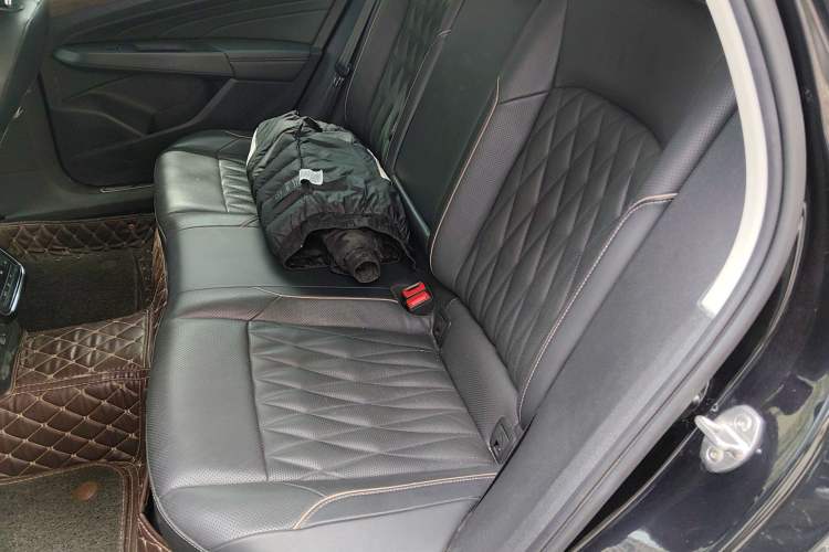 Used Volkswagen Passat 2020 330TSI Luxury Edition China VI Left Rear Seat