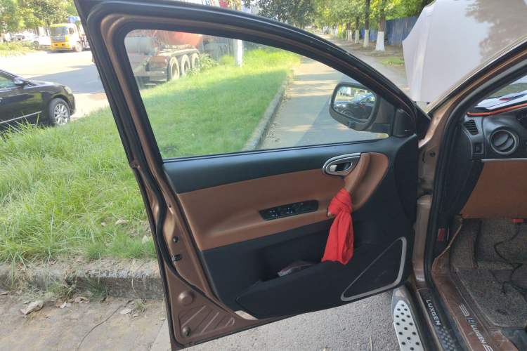 Used Luxgen Great 7 SUV 2013 Limited-Edition Sharp Edition 2.2T All-Wheel-Drive Prestige Model Interior 7