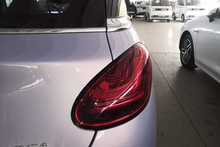 Used Wuling Bingo 2025 333 km Lingxi Connected Version Right Rear Taillight