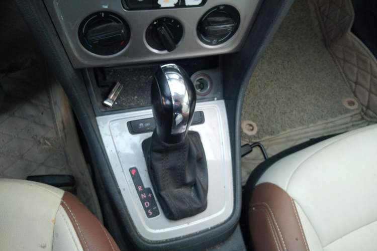 Used Volkswagen Lavida 2015 1.6L Automatic Fashion Edition
