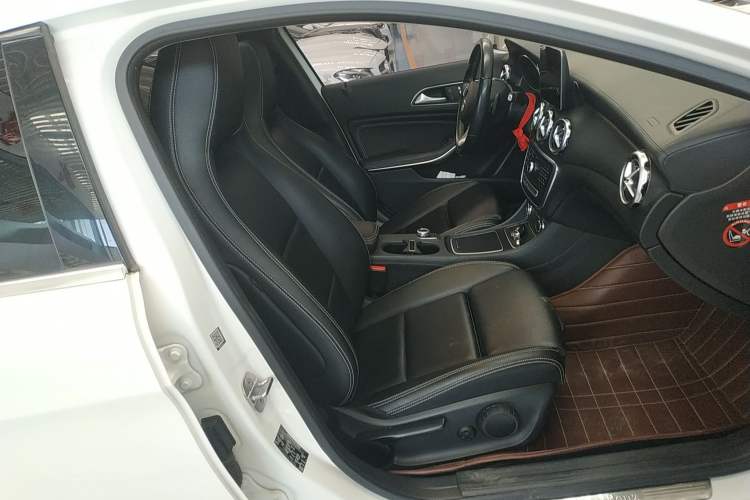 Used Mercedes-Benz GLA 2018 GLA 200 Fashion Model Right Front Seat