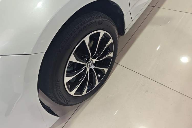 Used Toyota Avalon 2023 Dual-Engine 2.5L Luxury Edition
