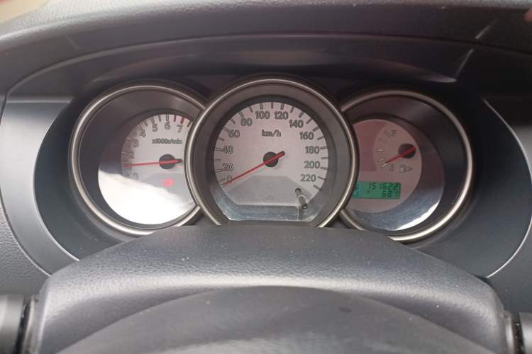 Used Nissan Livina 2010 Jingrui Edition 1.6L Automatic Smart High-End Model Odometer Close Up