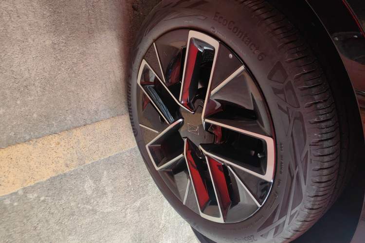 Used Avatr 11 2025 Year Updated Max Extended-Range Version Right Front Wheel Hub