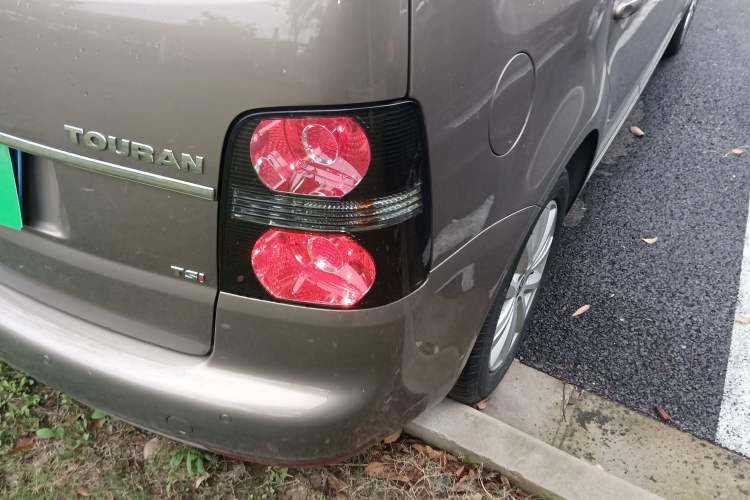 Used Volkswagen Touran 2015 1.4T DSG Luxury Edition 5-Seater Exterior 3