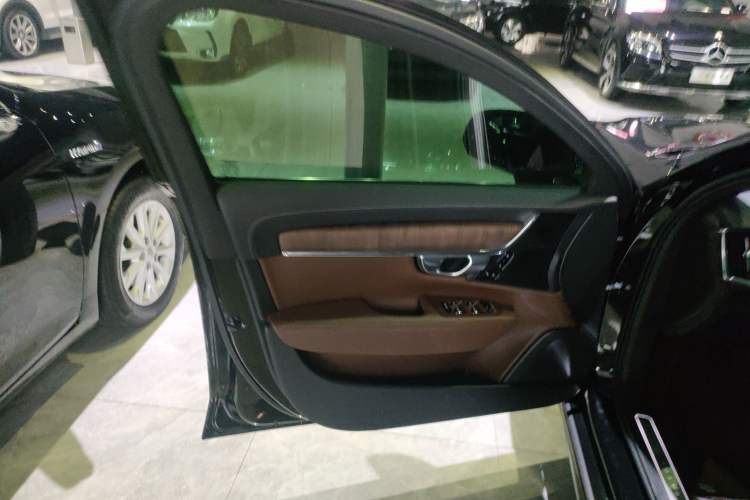 Used Volvo S90 2024 B5 Zhiyuan Luxury Edition
