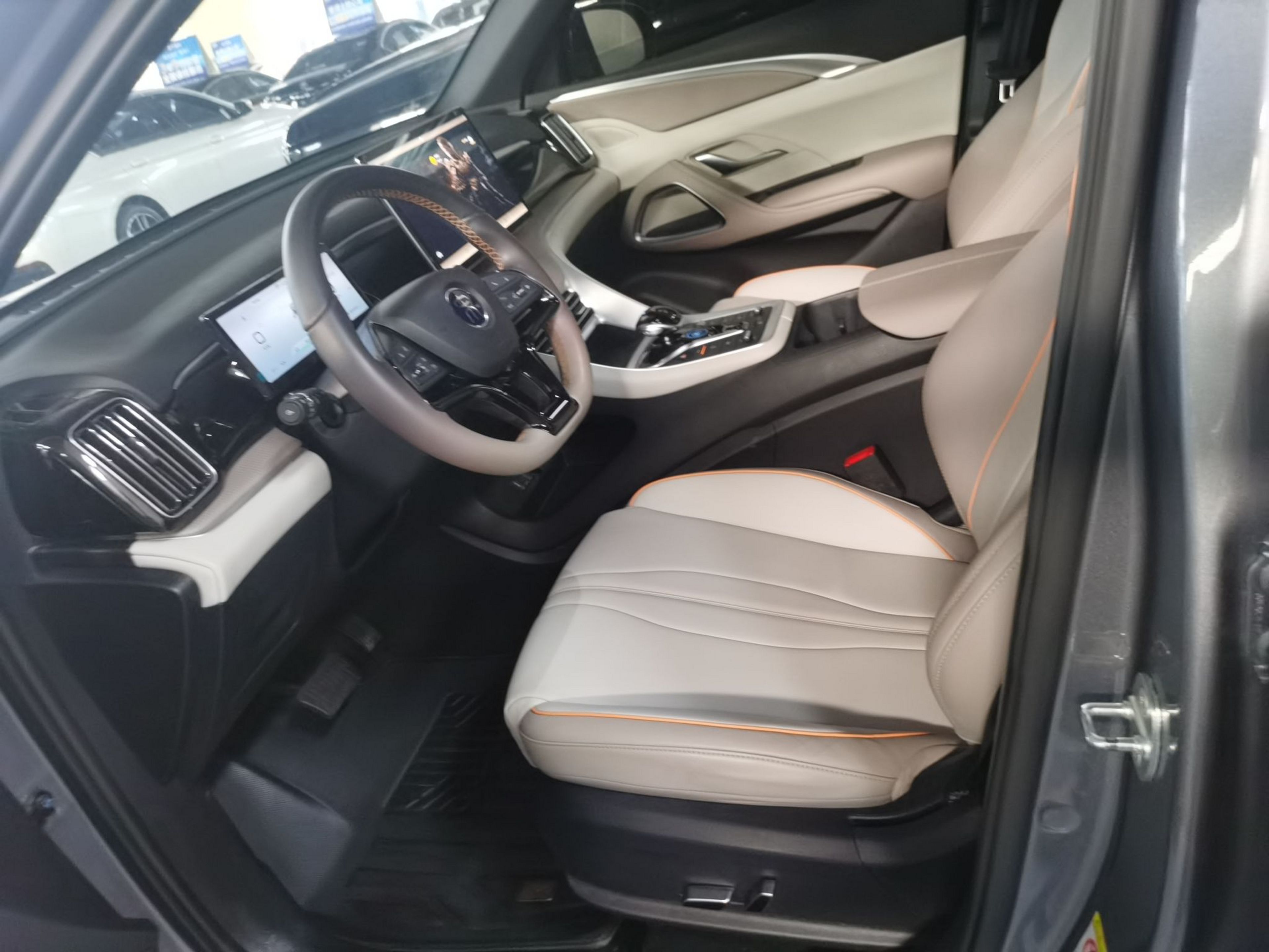 Переднее сиденье в автомобиле