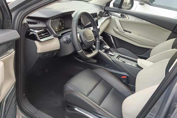 Used Lynk & Co 06 EM-P 2022 PHEV 84 km Range Pro Version
