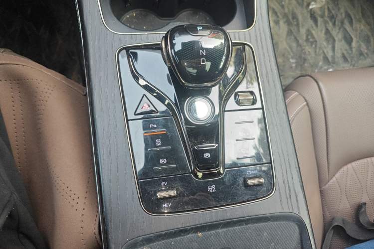 Used BYD Han 2023 DM-i Champion Edition 200KM Flagship Model
