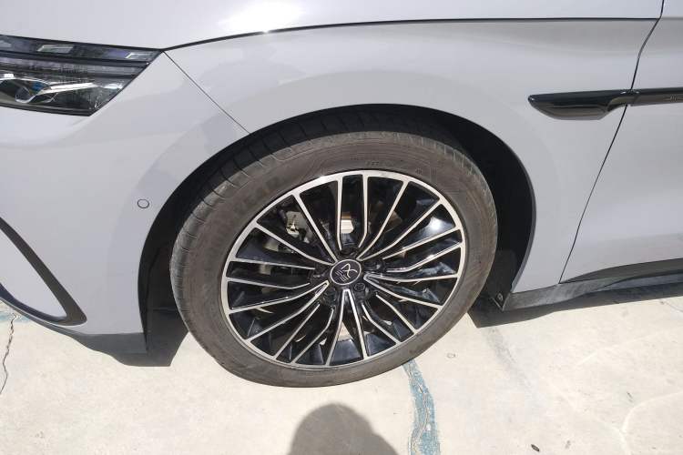 Used BYD Han 2025 DM-i Intelligent Driving Edition 125KM LiDAR Flagship Model
