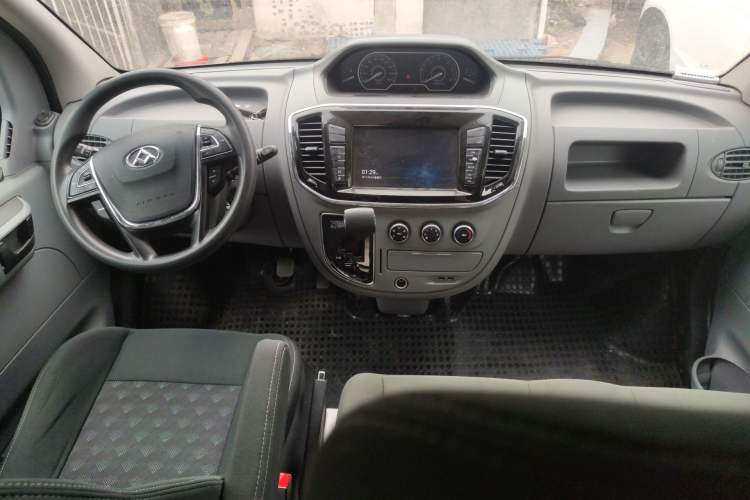 Used SAIC MAXUS Xintu V80 
