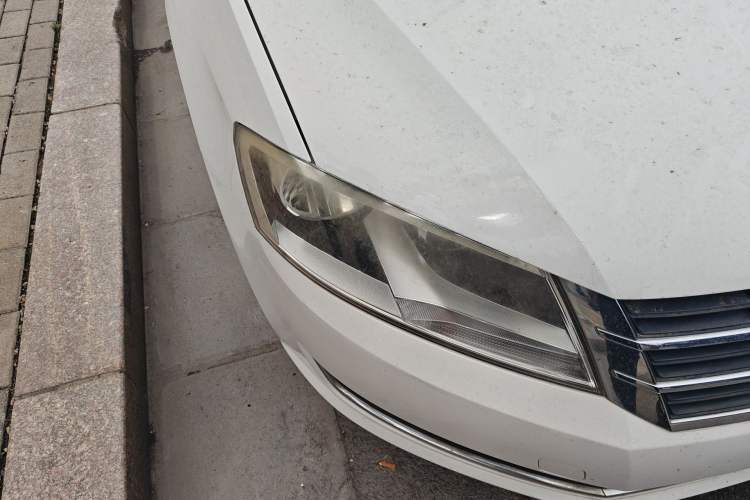 Used Volkswagen Lavida 2013 Restyled Classic 1.6L Manual Comfort Edition Right Front Headlight