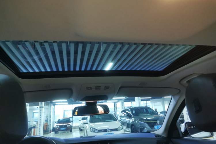 Used BMW 5 Series 2017 525Li Luxury Design Package Headliner