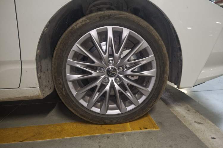 Used Toyota Avalon 2024 Dual-Motor 2.0L Luxury Edition
