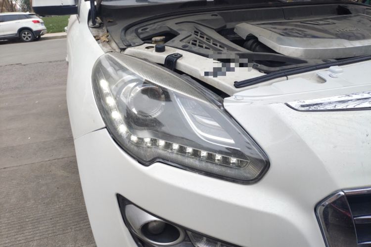 Used Luxgen Great 7 SUV 2014 2.2T Four-Wheel Drive Prestige Version Right Front Headlight