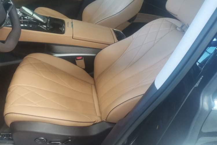 Used Denza D9 2024 DM-i 980 Four-Wheel Drive Prestige Model
