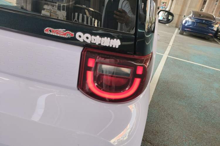 Used Chery QQ Ice Cream 2022 170km Sundae Phosphate Lithium-Ion