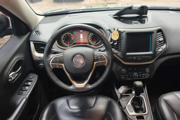 Used Jeep Cherokee 2016 2.0L Superior Edition